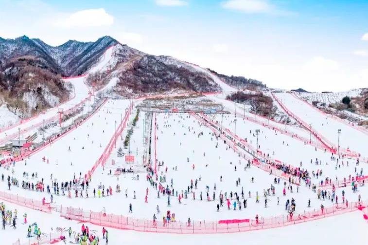 今冬陕西户外滑雪启动 照金国际滑雪场率先开板