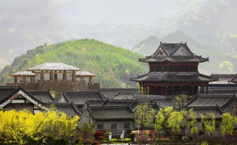 白鹿原影视城植树季来了